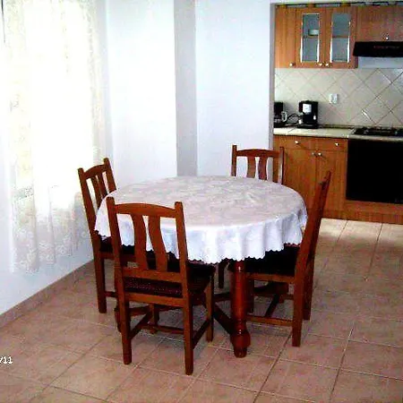 Nusi Vendeghaz