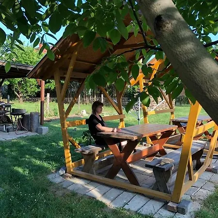 Nusi Vendeghaz * Balatonboglar