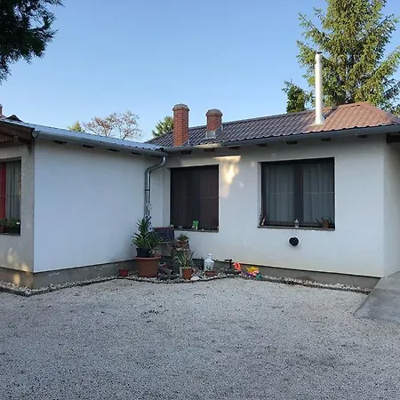 Nusi Vendeghaz * Balatonboglar